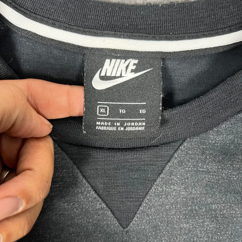 Nike Raglan Sweatshirt Mens XL Grey Black Colorblock Crewneck Activewear